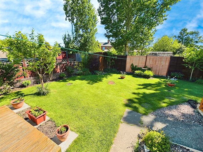 2 Bedroom Bungalow For Sale In Bellasize Park, Gilberdyke, Brough, East Yorkshire, HU15