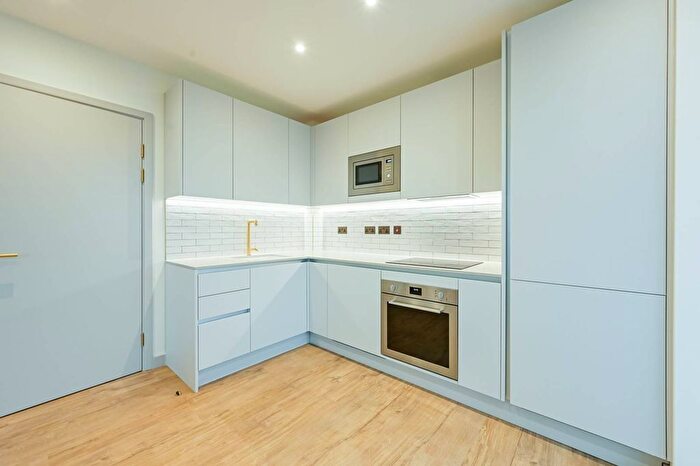 2 Bedroom Flat To Rent In Selbourne Road, Walthamstow, E17