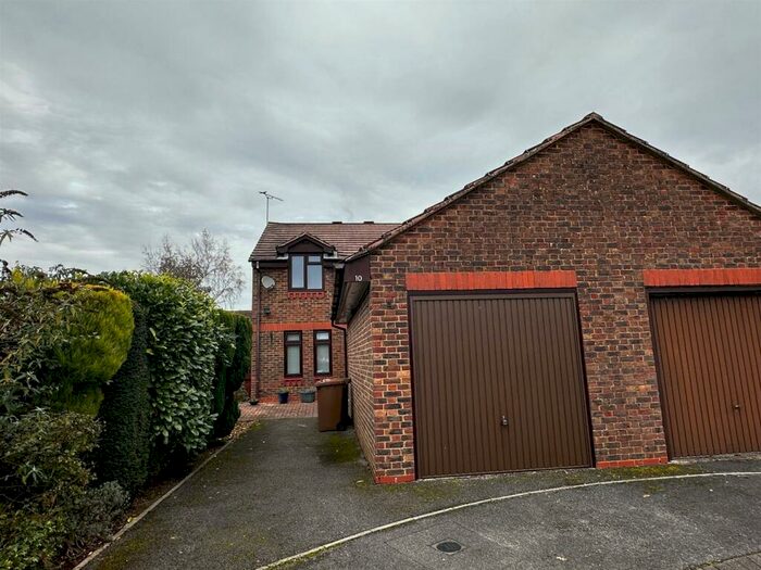 3 Bedroom Semi-Detached House To Rent In Danegeld Close, Andover, SP10