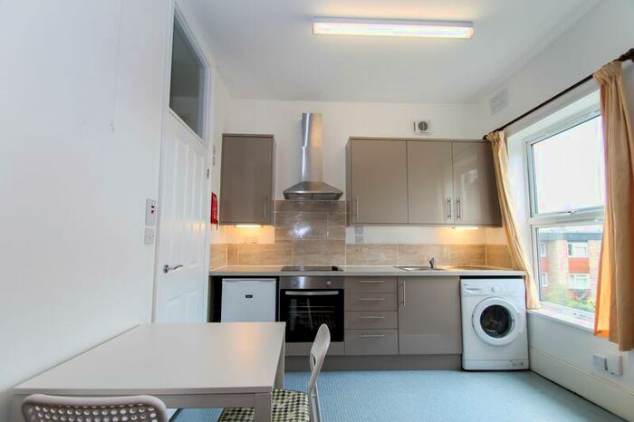 Flat To Rent In Nower Hill, Pinner, Middlesex, HA5