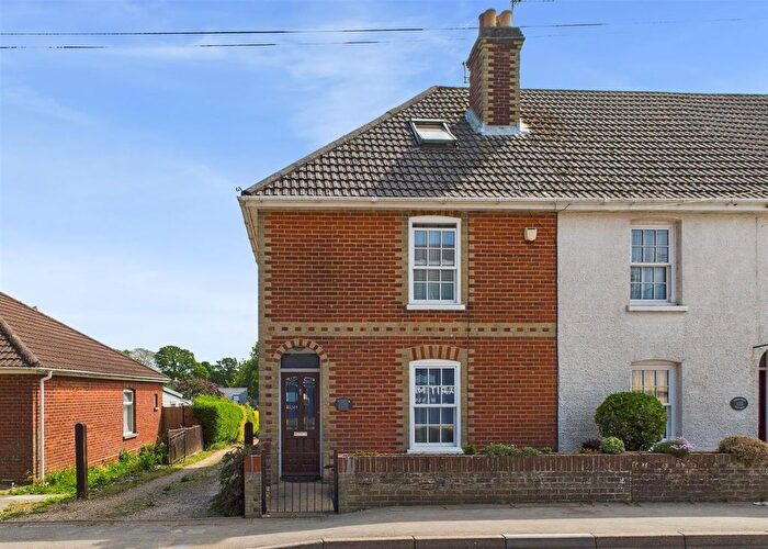 2 Bedroom End Of Terrace House To Rent In Newtown Road, Warsash, SO31