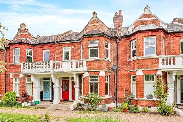 4 Bedroom Maisonette For Sale In Lawrie Park Road, Sydenham, London, SE26