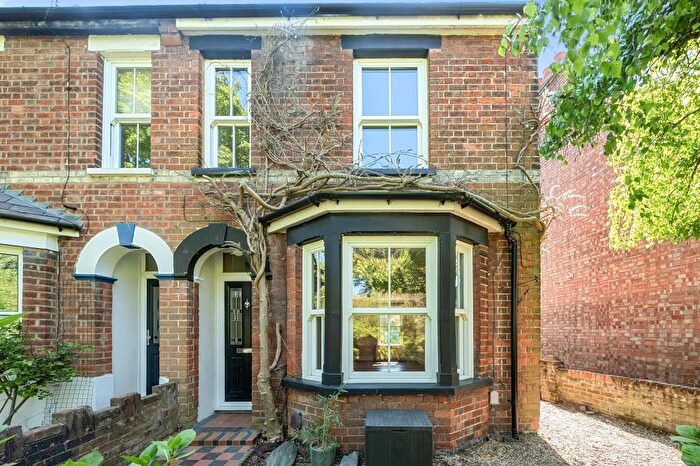 2 Bedroom End Of Terrace House For Sale In Coronation Villas, Aylesbury, HP21