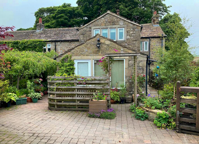 4 Bedroom Semi-Detached House For Sale In Woodcock Cottage, Cracoe, BD23