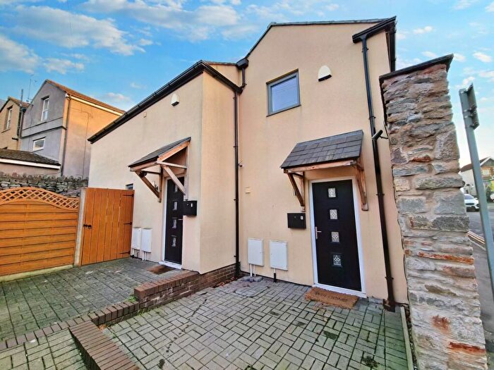 2 Bedroom End Of Terrace House To Rent In Channons Hill, Bristol, BS16