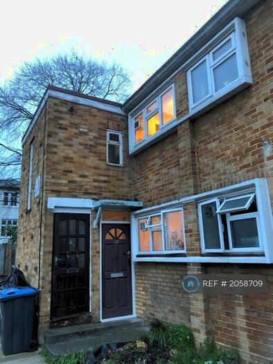 4 Bedroom Terraced House To Rent In Dolphin Close, Surbiton, KT6