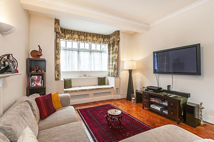 2 Bedroom Flat To Rent In Kensington Park Road, London, W11