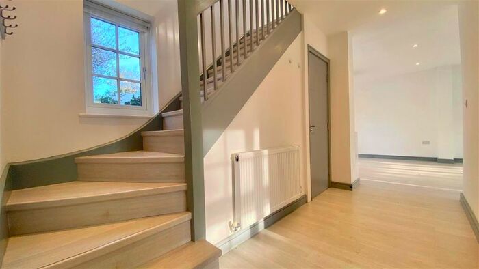 3 Bedroom Semi-Detached House To Rent In Brookland Rise, London, NW11