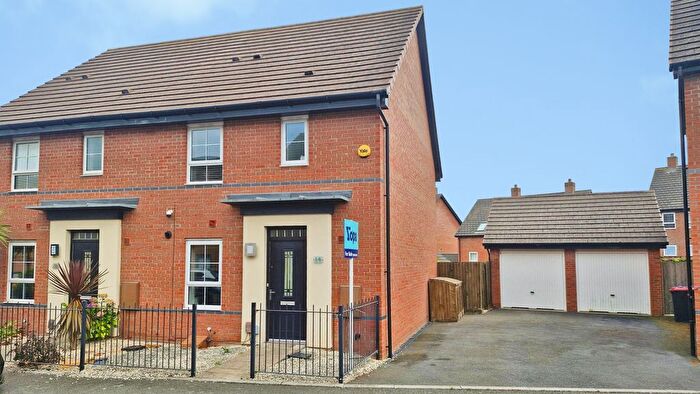 3 Bedroom Semi Detached House For Sale In Daker Row, Telford, TF4