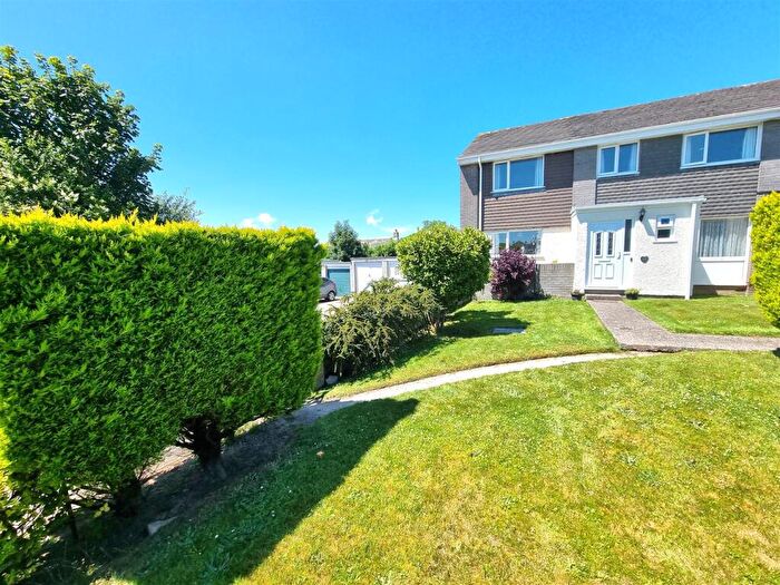 5 Bedroom Semi-Detached House For Sale In Tor View, Tregadillett, Launceston, PL15