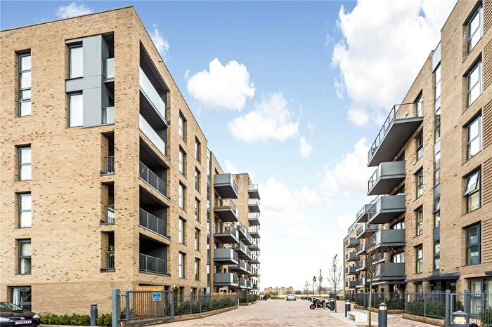 2 Bedroom Flat To Rent In Hythe House, N4