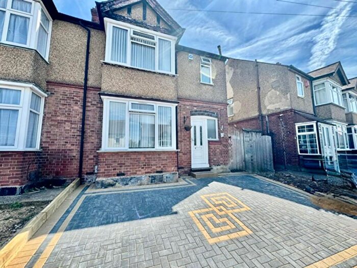 3 Bedroom Semi-Detached House For Sale In Rutland Crescent, Luton, LU2
