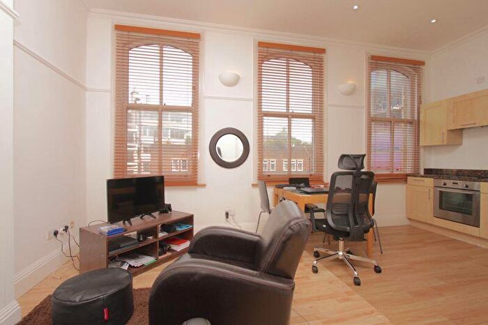 1 Bedroom Apartment To Rent In Riga Mews, - Commercial Road, London, E1