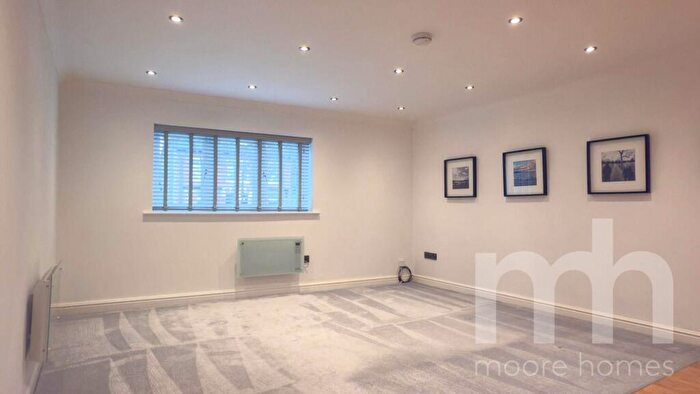 2 Bedroom Flat For Sale In London Road South, Poynton, SK12