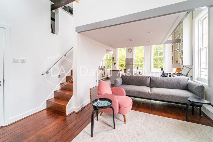1 Bedroom Flat To Rent In Kingsway Place, Clerkenwell, London, EC1R