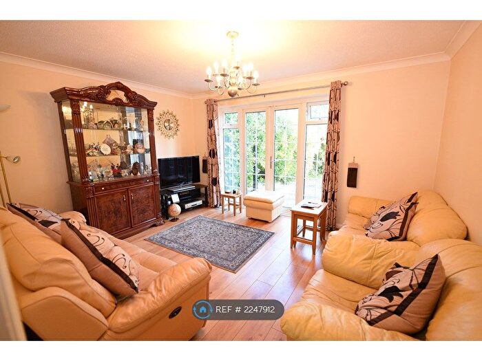4 Bedroom Detached House To Rent In Knights Ridge, Orpington, BR6