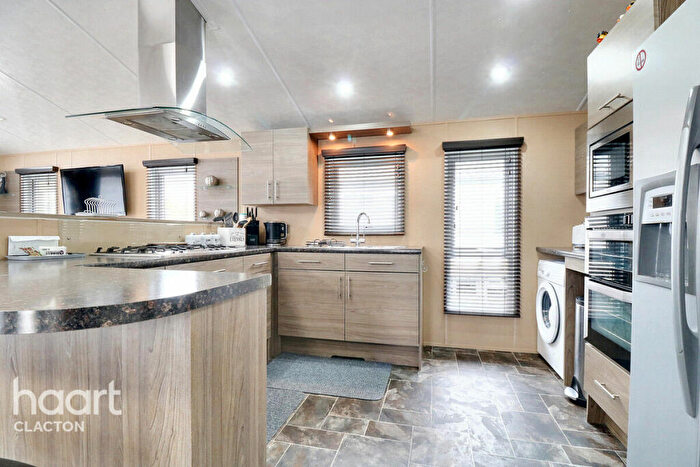 2 Bedroom Detached Bungalow For Sale In Streamview, Valley Farm Holiday Park, CO15