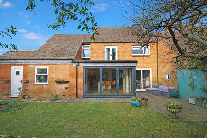 4 Bedroom Detached House For Sale In West Chiltern, Woodcote, Reading, RG8