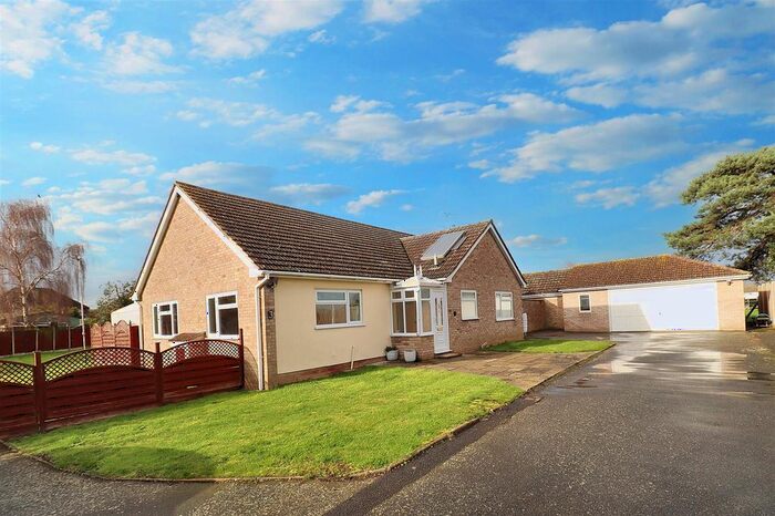 3 Bedroom Detached Bungalow To Rent In Motts Close, Braintree, CM7