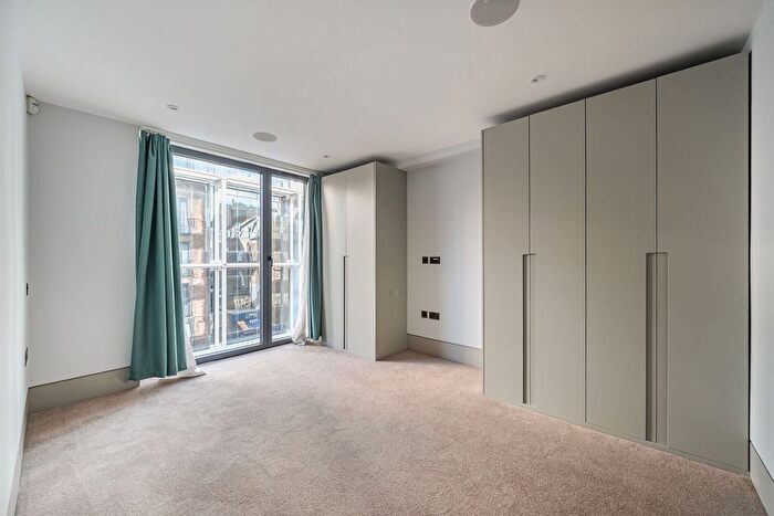 2 Bedroom Flat For Sale In Roger Street, Bloomsbury, London, WC1N