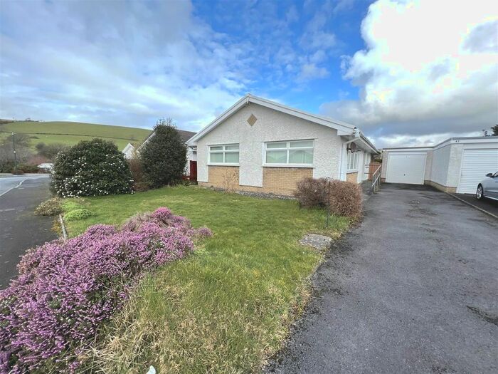 3 Bedroom Detached Bungalow For Sale In Ger Y Llan, Penrhyncoch, Aberystwyth, SY23