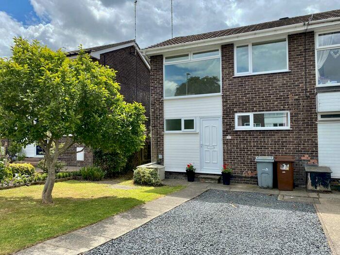 3 Bedroom Mews To Rent In Avon Drive, Congleton, CW12