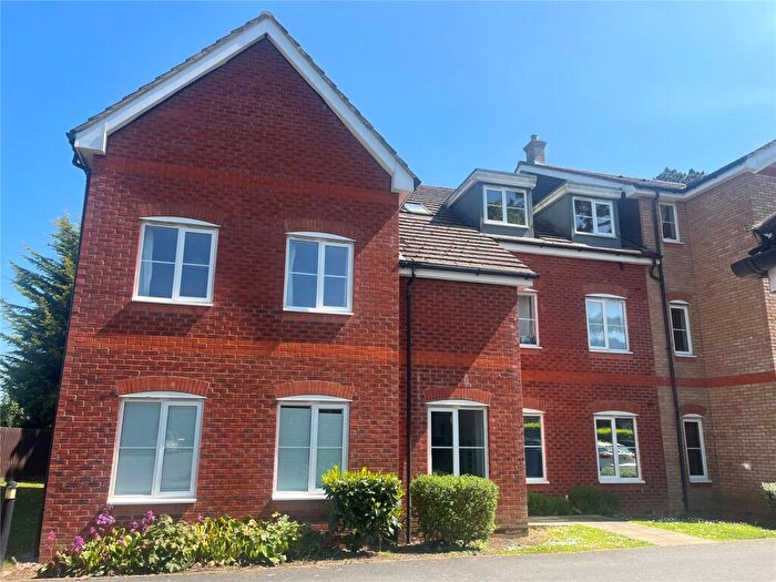 2 Bedroom Apartment For Sale In Daneholme Close, Daventry, Northamptonshire, NN11