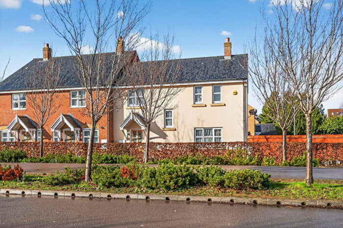 3 Bedroom Semi Detached House For Sale In Dunlin Grove, Wixams, MK42