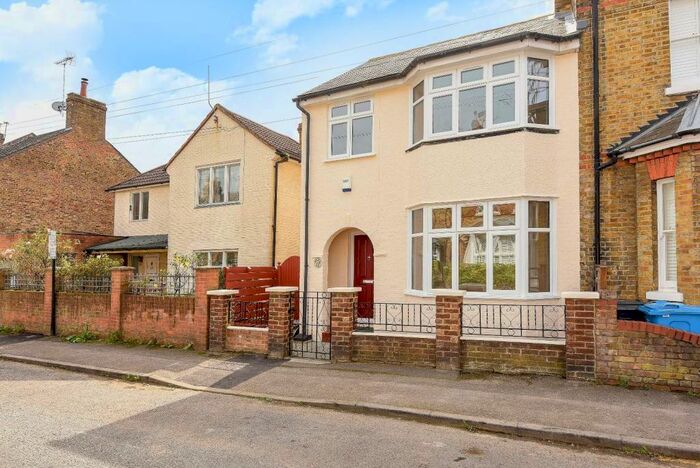 3 Bedroom End Of Terrace House To Rent In Devereux Road, Windsor, SL4