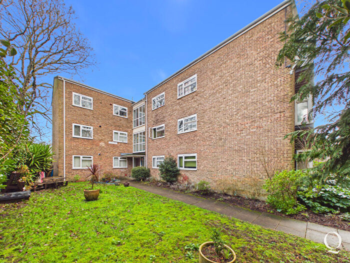 2 Bedroom Flat For Sale In Simmonds Close, Oakdale, BH15