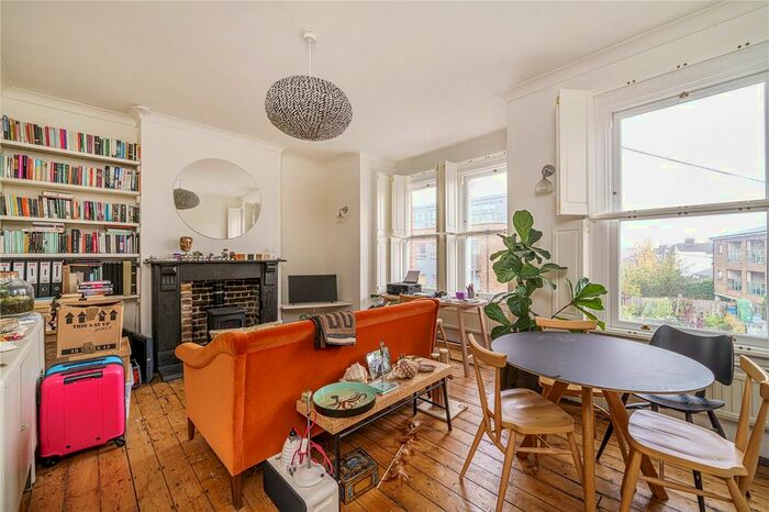 3 Bedroom Flat To Rent In Underhill Road, East Dulwich, London, SE22