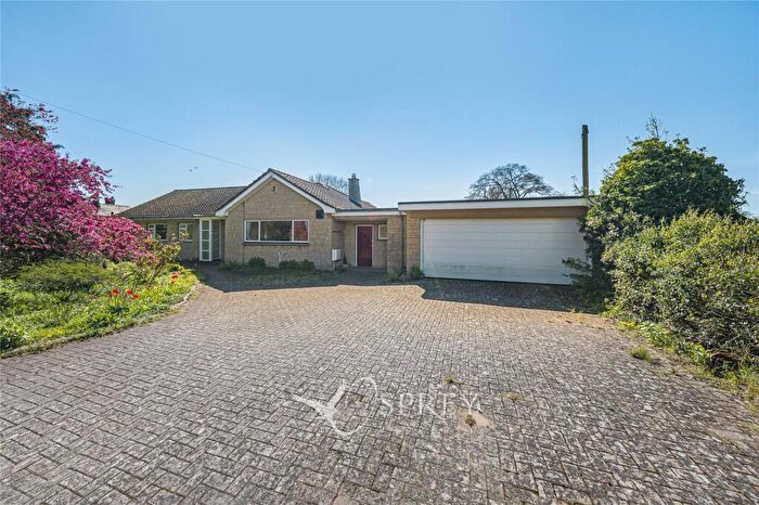 4 Bedroom Bungalow For Sale In South Road, Oundle, Northamptonshire, PE8
