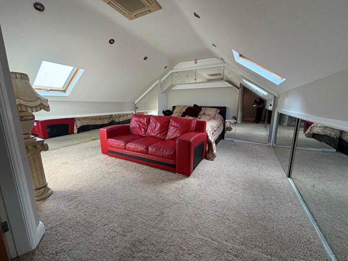 3 Bedroom Flat For Sale In Mackets Lane, Liverpool, Merseyside., L25