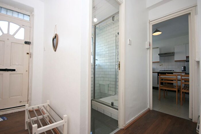 3 Bedroom Flat To Rent In Brady Street, E1