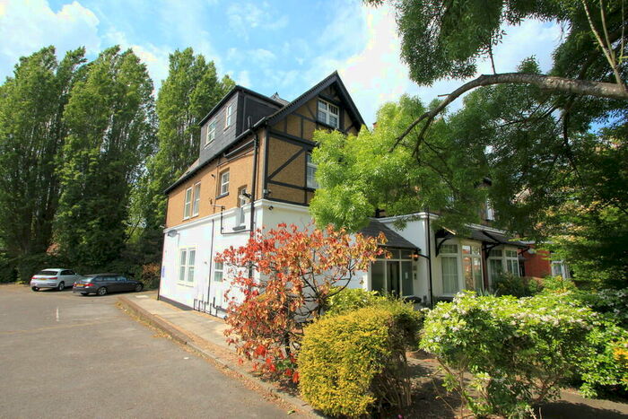 1 Bedroom Apartment To Rent In Cranes Park, Surbiton, KT5