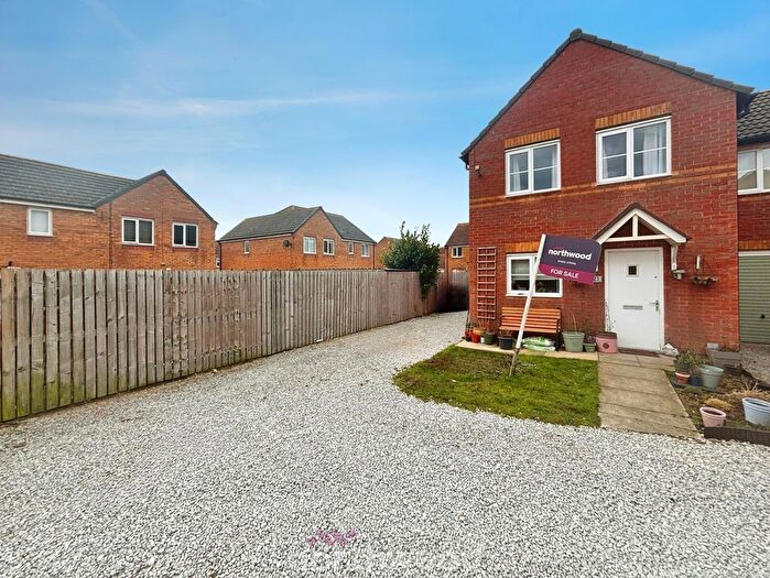 3 Bedroom Semi-Detached House For Sale In Thorncliffe Drive, Stainforth, Doncaster, DN7