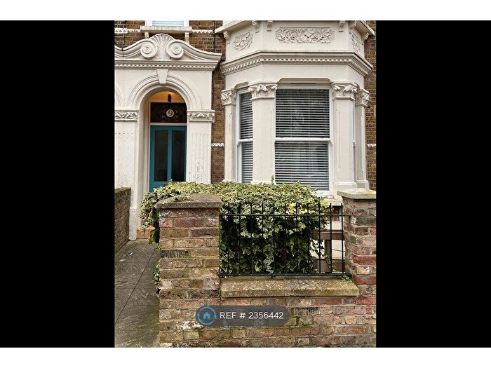 3 Bedroom Flat To Rent In Denholme Road, London, W9