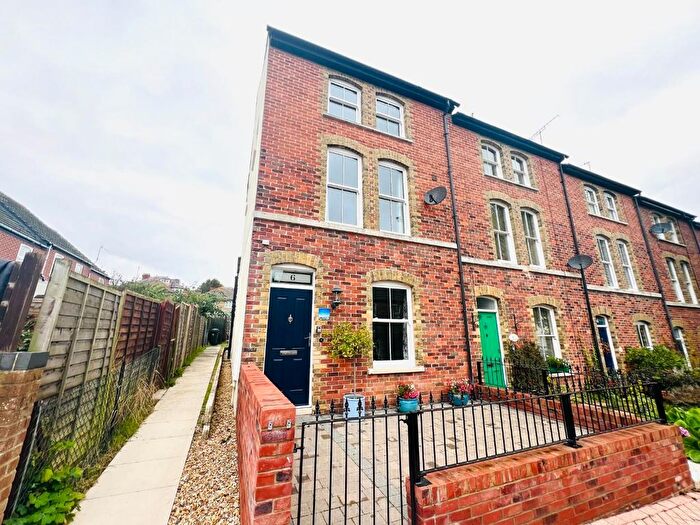 4 Bedroom Terraced House To Rent In Mount Street, Weymouth, DT4