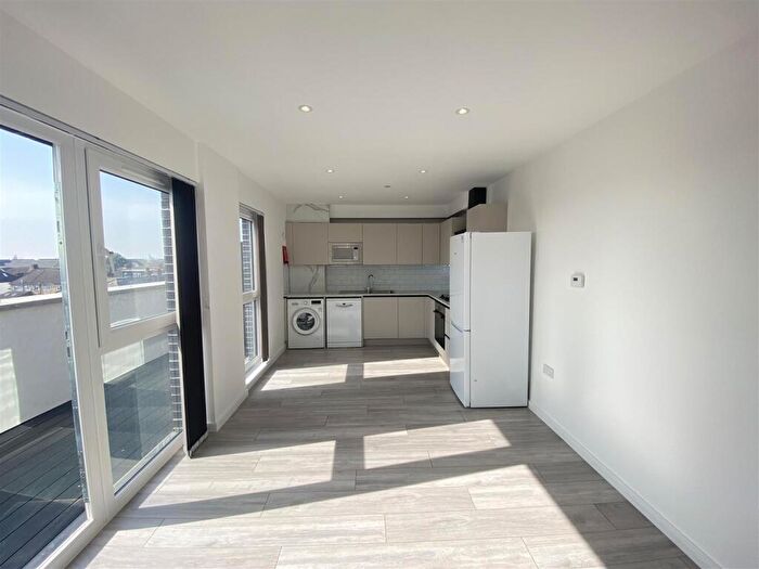 2 Bedroom Flat To Rent In High Road, Chadwell Heath, RM6