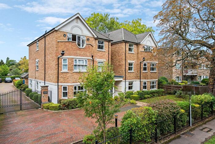2 Bedroom Flat For Sale In Westfield Park, Hatch End, Pinner, HA5