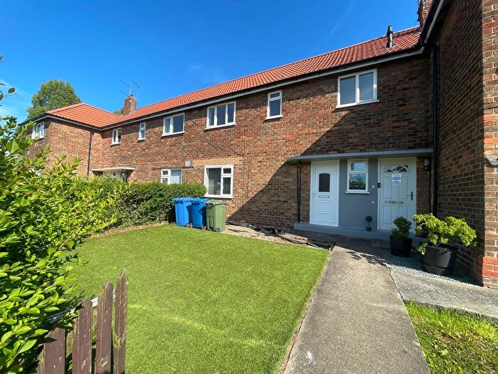 2 Bedroom Flat To Rent In Legard Drive, Hull, HU10