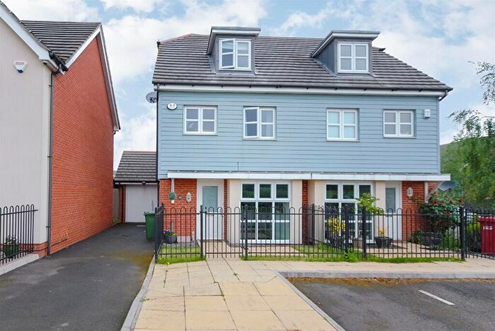 4 Bedroom Semi-Detached House To Rent In Mathecombe Road, Cippenham, SL1