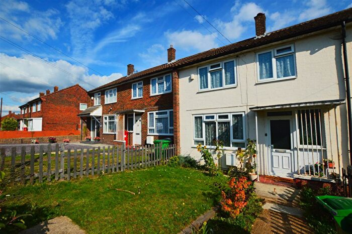 2 Bedroom Terraced House For Sale In Long Readings Lane, Slough, SL2
