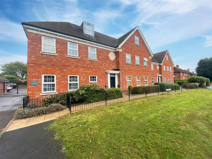 2 Bedroom Flat To Rent In Dean Street, Marlow, Buckinghamshire, SL7