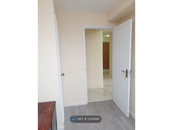 3 Bedroom Flat To Rent In Barking Road, London, E13