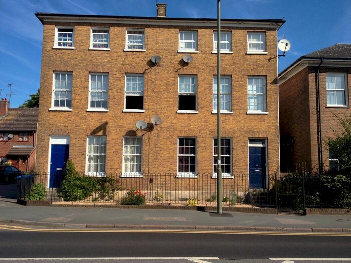 1 Bedroom Flat To Rent In The Avenue, Egham, Surrey, TW20