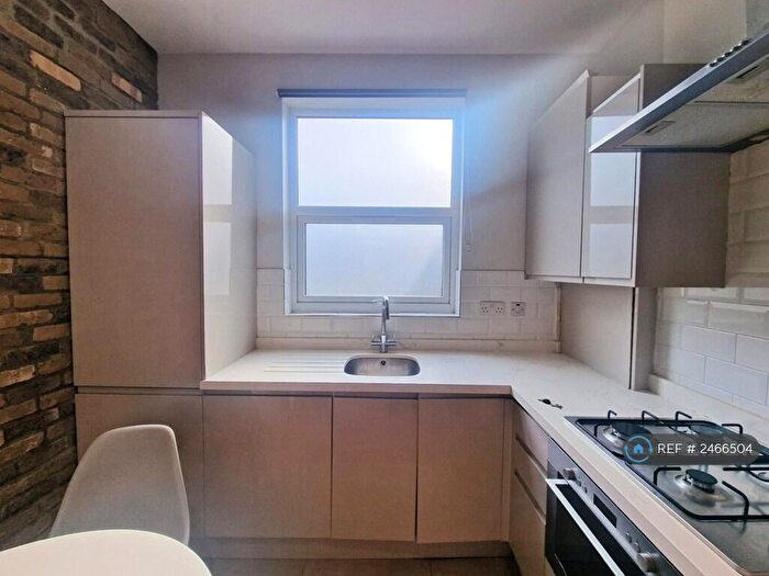 Studio To Rent In Balham High Road, London, SW12