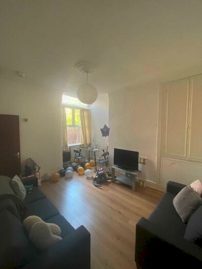 6 Bedroom Terraced House To Rent In Furness Road, Fallowfield, M14