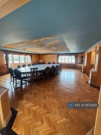 6 Bedroom Detached House To Rent In Grays Park Road, Slough, SL2