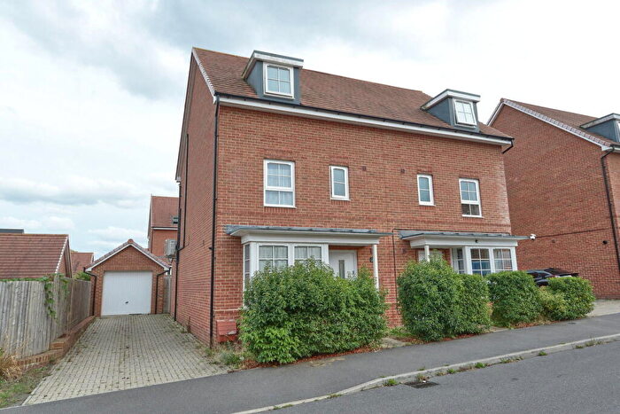 4 Bedroom Semi-Detached House For Sale In Albuhera Road, Aldershot, GU11